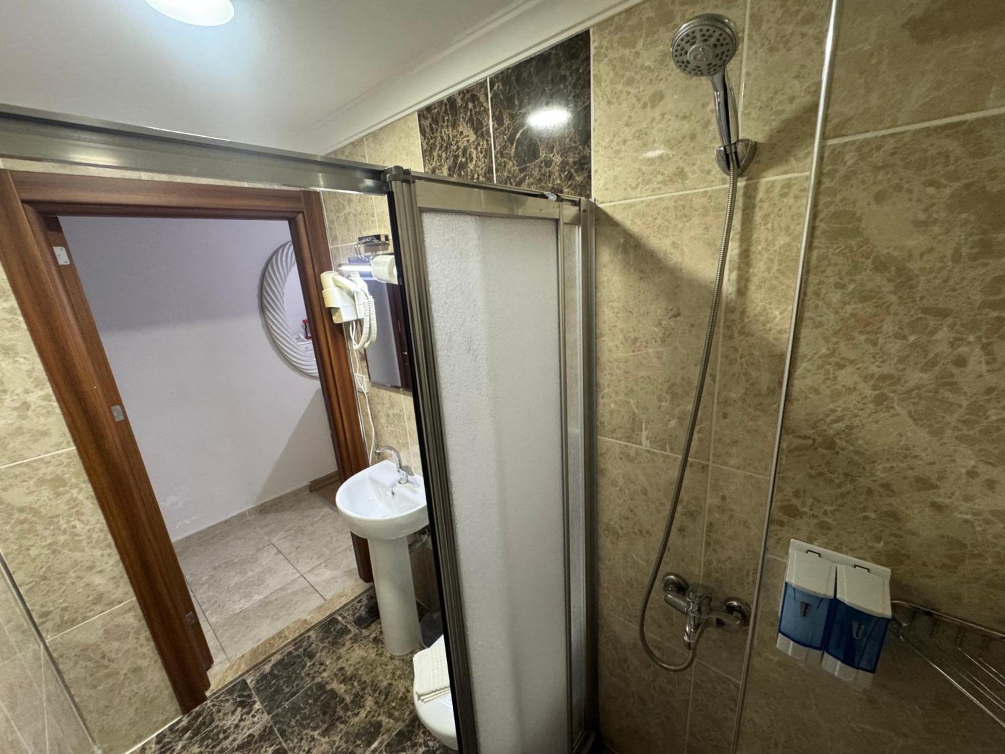 Rosalie Palace מלון 2*