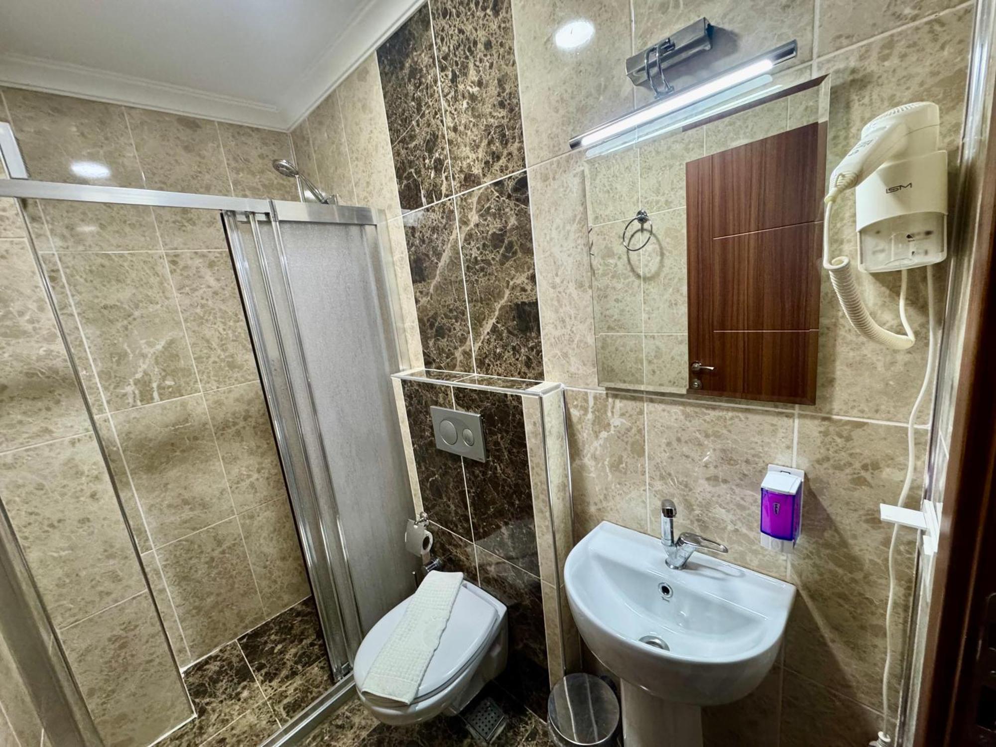 Rosalie Palace מלון 2*